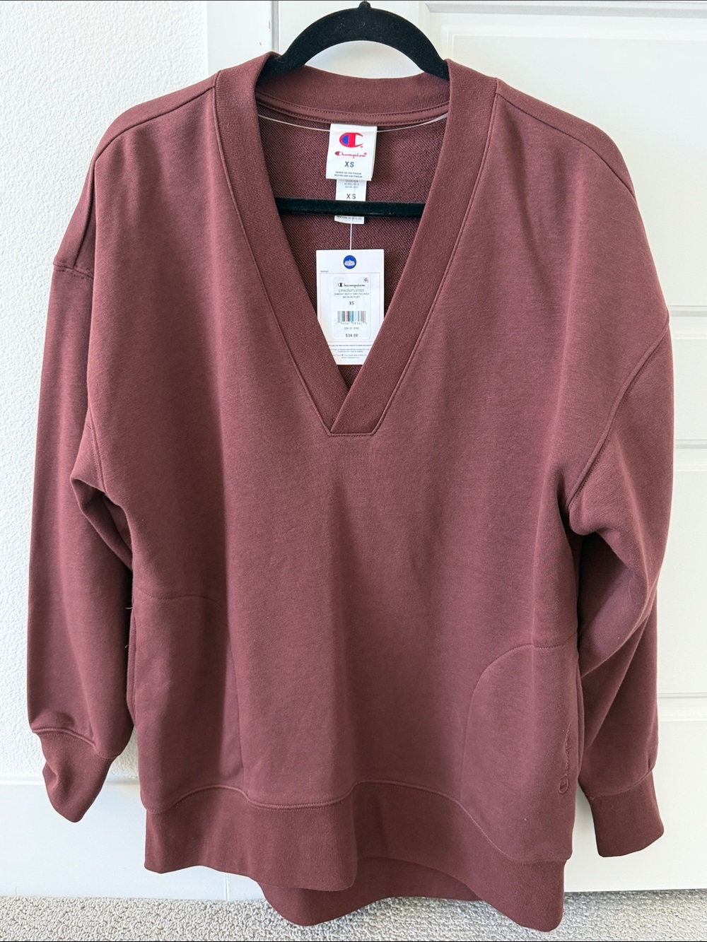 Champion Women’s V-Neck Sweater Loose Pullover in Medium Ruby Red Size XS